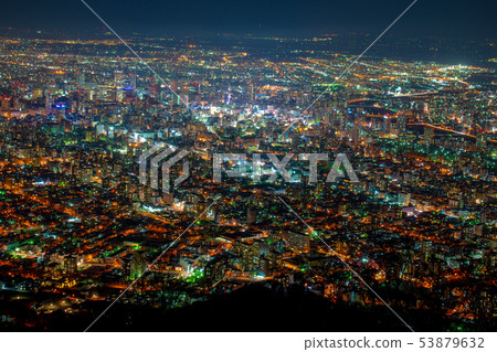 從札幌的Mogamiyama峰會看到的夜景 從札幌的Mogamiyama峰會看到的夜景 53879632