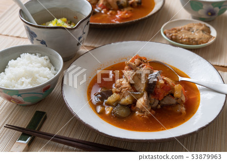Dumplings with chicken and tomato 53879963