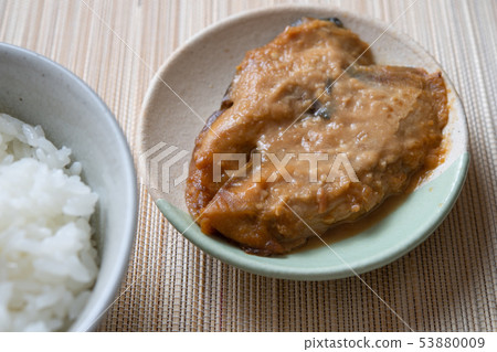 用鯖魚燜鯖魚 用鯖魚燜鯖魚 53880009