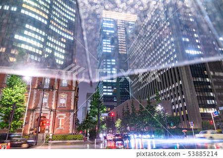 東京，丸之內的東京東京雨夜視圖 53885214