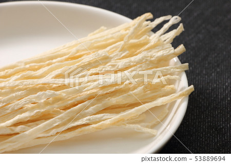 Grilled kamaboko (sashimi and snacks with minced fish). Grilled kamaboko (sashimi and snacks with minced fish). 53889694