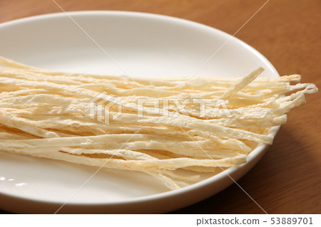 Grilled kamaboko (sashimi and snacks with minced fish). 53889701