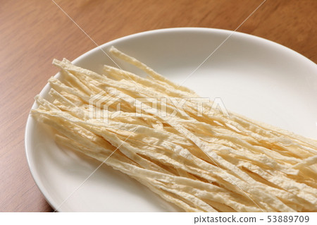Grilled kamaboko (sashimi and snacks with minced fish). Grilled kamaboko (sashimi and snacks with minced fish). 53889709