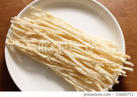 Grilled kamaboko (sashimi and snacks with minced fish). Grilled kamaboko (sashimi and snacks with minced fish). 53889751