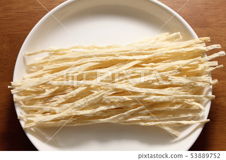 Grilled kamaboko (sashimi and snacks with minced fish). 53889752