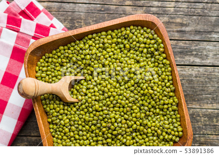 Green mung beans. 53891386