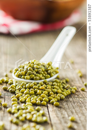Green mung beans. 53891387