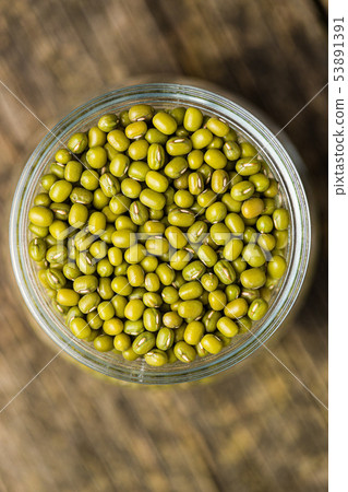 Green mung beans. 53891391