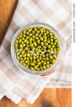 Green mung beans. 53891394