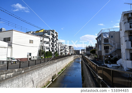 Residential area @ Ota-ku along the Kamogawa 53894485