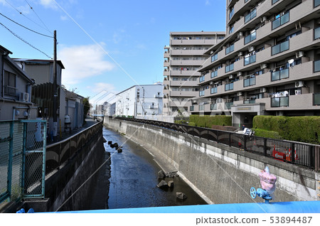 Residential area @ Ota-ku along the Kamogawa 53894487