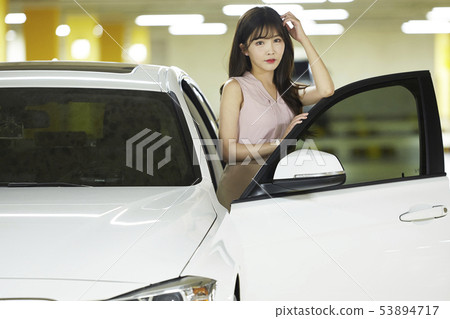 汽車,停車場,地下停車場,商界女強人 汽車,停車場,地下停車場,商界女強人 53894717