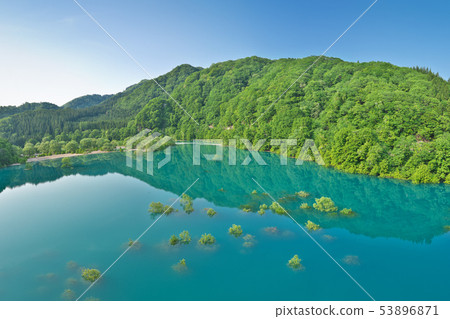 [Emerald green Takasenko Tamagawa] (High-resolution version) Lake Tazawa, Senboku City, Akita Prefecture Tamagawa Shin Tamagawa Ohashi 53896871