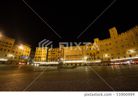 Siena night view, Tuscany, Italy 53900994