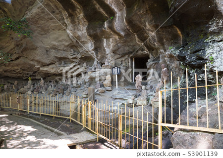 Kagoyama Nihon-ji Temple Hundred-hundred-hundred-hundred-hundred-hundreds of stone statues Ima caves (Aban-gun, Anbo-gun, Chiba Prefecture) as of May 2019 Kagoyama Nihon-ji Temple Hundred-hundred-hundred-hundred-hundred-hundreds of stone statues Ima caves (Aban-gun, Anbo-gun, Chiba Prefecture) as of May 2019 53901139
