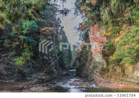 Landscape of the Hirofumi cave in Yoroi Valley in autumn Landscape of the Hirofumi cave in Yoroi Valley in autumn 53901784