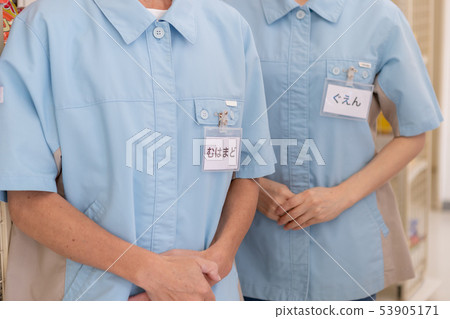 salesperson, shop assistant, uniform 53905171