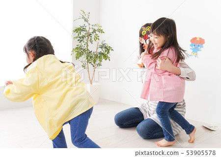 Children doing seasoning beans in kindergarten 53905578