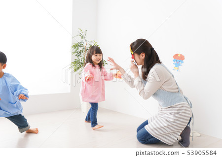 Children doing seasoning beans in kindergarten 53905584