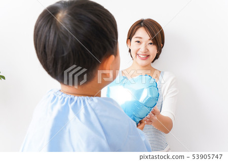 Smiling parent and child with heart Smiling parent and child with heart 53905747