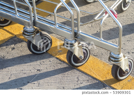 Close-up of old shopping cart wheels 53909301