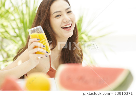 Woman beauty summer 53910371