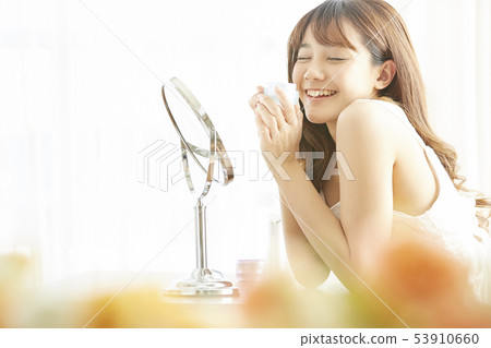 Women beauty 53910660