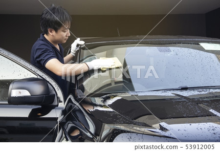 This image is a picture of wiping the car. 53912005