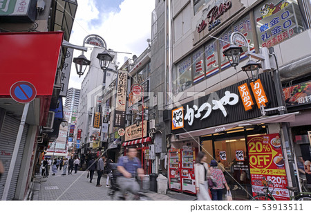 日本的東京都市風景我在池袋站(西口)看小町洞(池袋西口站前著名的街道) 日本的東京都市風景我在池袋站(西口)看小町洞(池袋西口站前著名的街道) 53913511