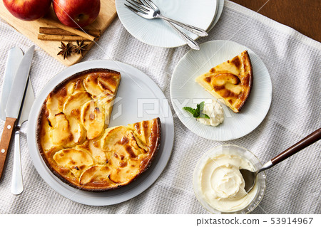 Apple tart 53914967