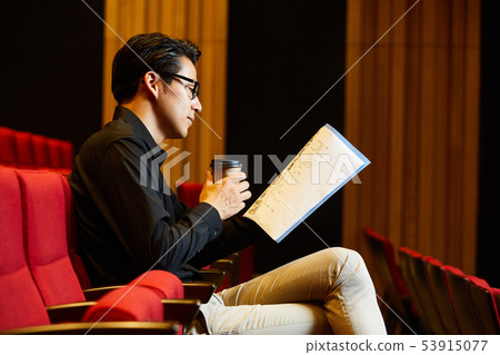 年輕人舞台導演 53915077