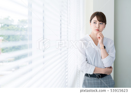 Think businesswoman 53915623