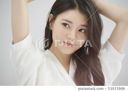 Woman beauty morning 53915986