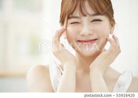 Women beauty 53916420