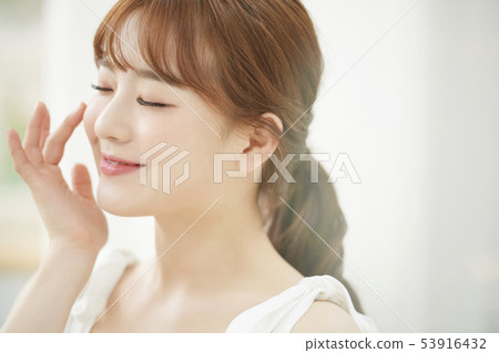 Women beauty 53916432