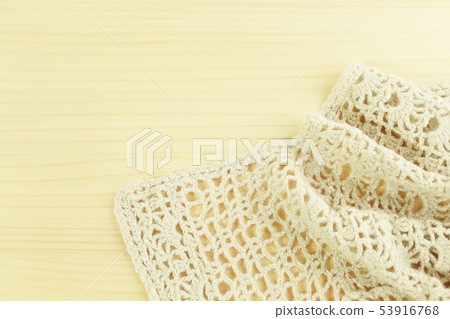 Simple hand-knit shawl [Natural image] 53916768