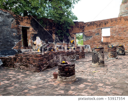 Buddha head in Wat Worachet, Ayutthaya, Thailand. Buddha head in Wat Worachet, Ayutthaya, Thailand. 53917354
