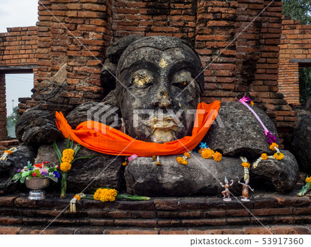 Buddha head in Wat Worachet, Ayutthaya, Thailand. 53917360