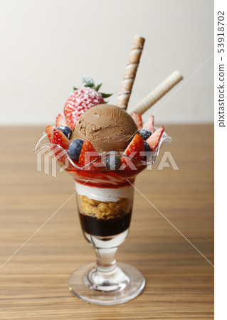 Strawberry and chocolate ice parfait Strawberry and Ice Cream parfait Strawberry and chocolate ice parfait Strawberry and Ice Cream parfait 53918702