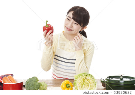 Housewife cooking Housewife cooking 53920682