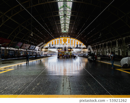Train Station Hua Lamphong,People living 53921262