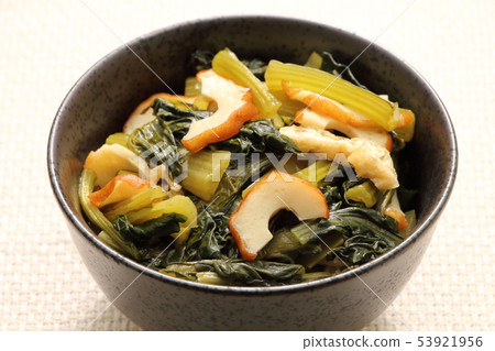 I cooked komatsuna. ("Taitan" is a Kansai term that means cooked or boiled.) I cooked komatsuna. ("Taitan" is a Kansai term that means cooked or boiled.) 53921956