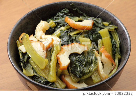 I cooked komatsuna. ("Taitan" is a Kansai term that means cooked or boiled.) 53922352