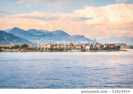 Isola Superiore island summer sunset 53924954