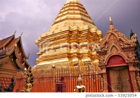 清邁的著名寺廟/雙龍寺景觀[泰國，清邁] 53925054