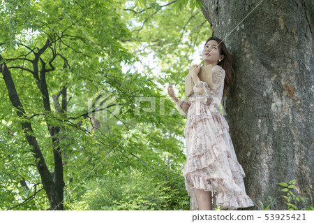 Facial expression of Korean female, park, Namsan Facial expression of Korean female, park, Namsan 53925421