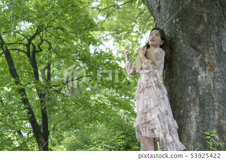 Facial expression of Korean female, park, Namsan Facial expression of Korean female, park, Namsan 53925422