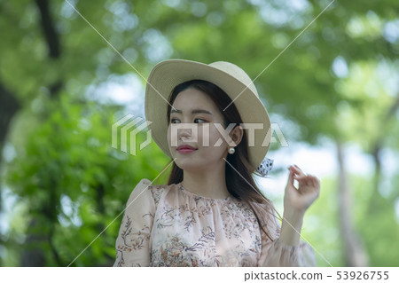 Facial expression of Korean female, park, Namsan 53926755