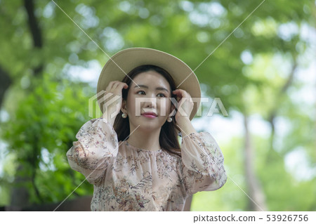 Facial expression of Korean female, park, Namsan 53926756