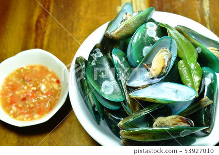 steamed mussel served with spicy sauce on bowl 53927010